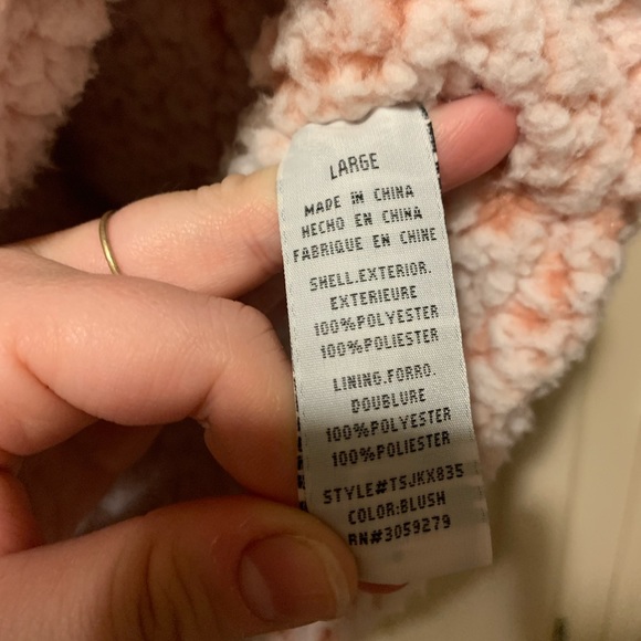 Light Pink Cozy Fluffy Sherpa Vest - just like new! Size L - Picture 5 of 6